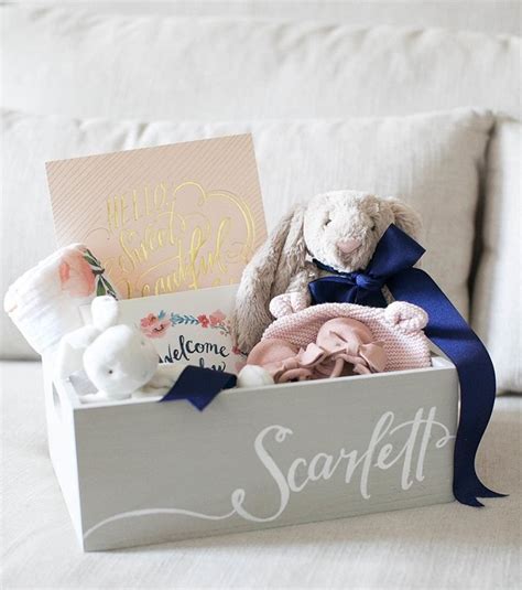 cadeau naissance dior|Cadeaux de naissance chics .